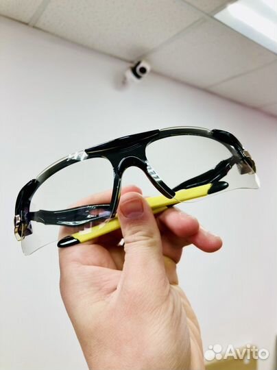 Защитные спортивные очки с прозрачными линзами