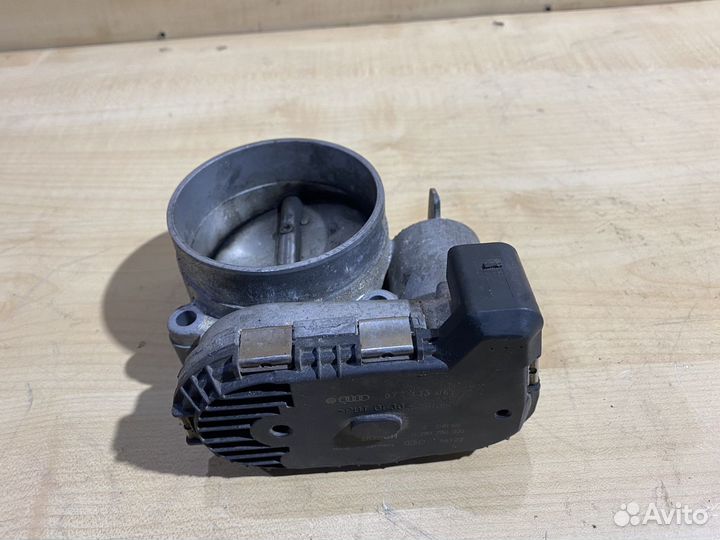 Дроссельная заслонка Audi A8 D2 4.2 AQF