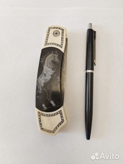 Сувенирный складной нож «лошади»