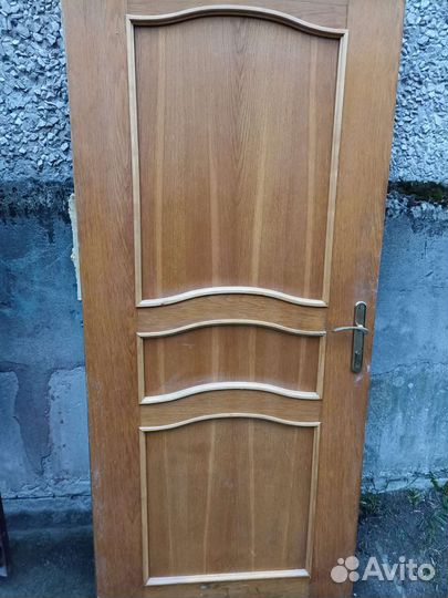Дверь деревянная б/у