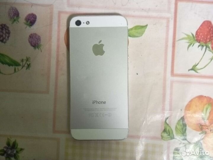 Телефон iPhone 5