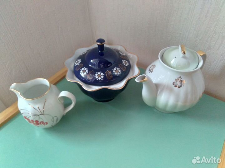 Чайник, молочник, сырная доска