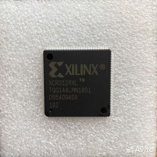 Плис Xilinx xcr3128xl-10tqg144i