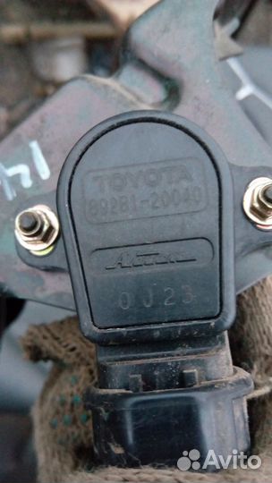 Педаль газа на Тойота Авенсис 01