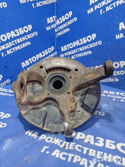 Передний левый поворотный кулак Mitsubishi Pajero