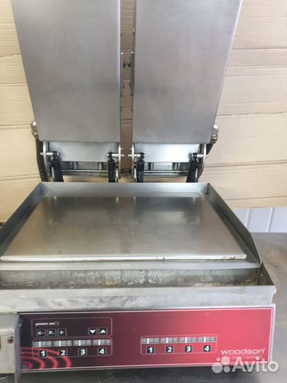 Контактный гриль Woodson