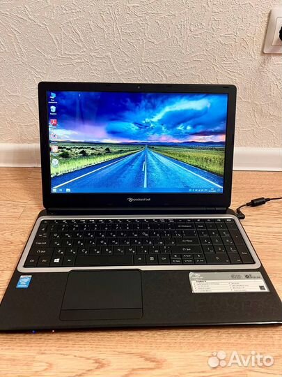 Тонкий и стильный ноутбук Packard Bell