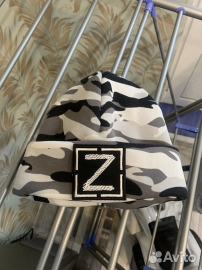 Шапка из футера с нашивкой