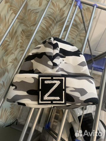 Шапка из футера с нашивкой