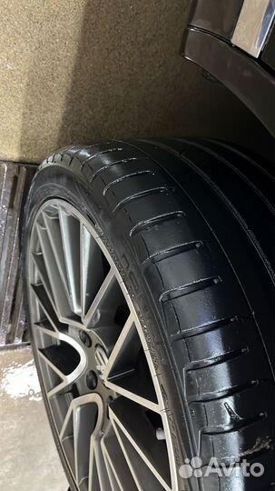 Nokian Tyres Hakka Black SUV 295/35 R21