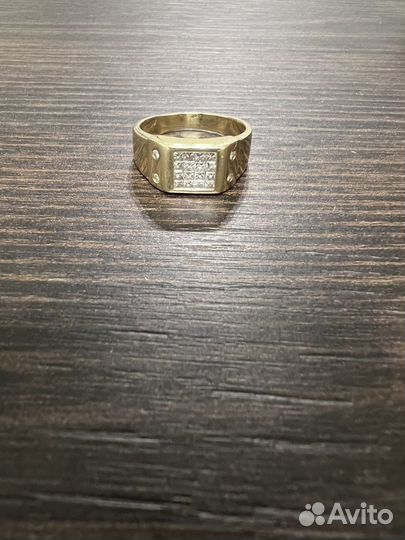 Мужской золотой перстень с бриллиантами