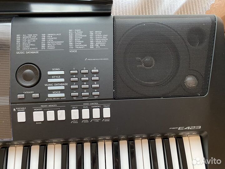 Синтезатор Yamaha PSR E423 + стойка