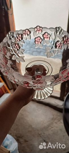 Ваза для фруктов на ножке