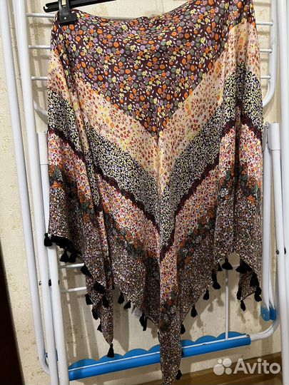 Платок шелковый с кисточками