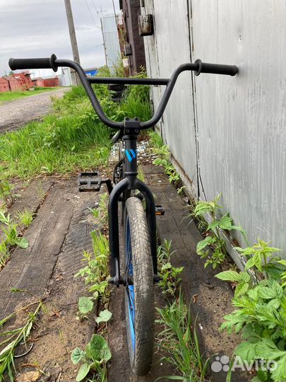 Трюковой велосипед BMX