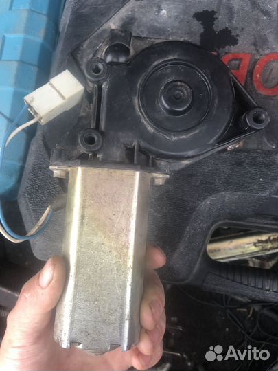 Моторчик стеклоподъемника ваз2115