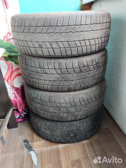 Triangle TR777 235/60 R18