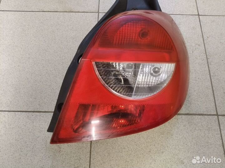 Задний правый фонарь Рено Клио 3 с 2005-2009 год