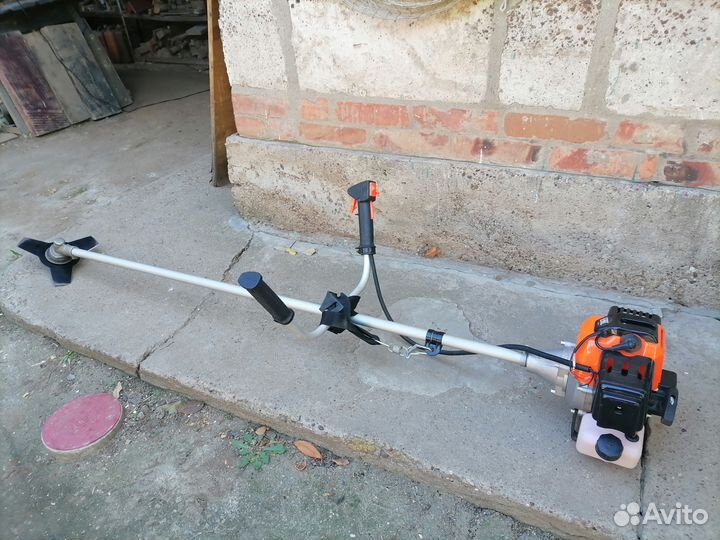 Триммер- кусторез бензомоторный