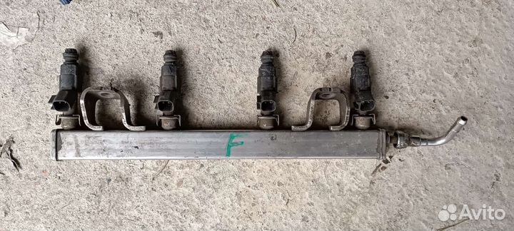 Топливная рампа с форсунками Ford focua 2 2.0