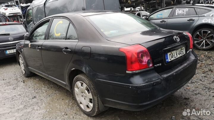 Фонарь задний правый toyota avensis T25 2004