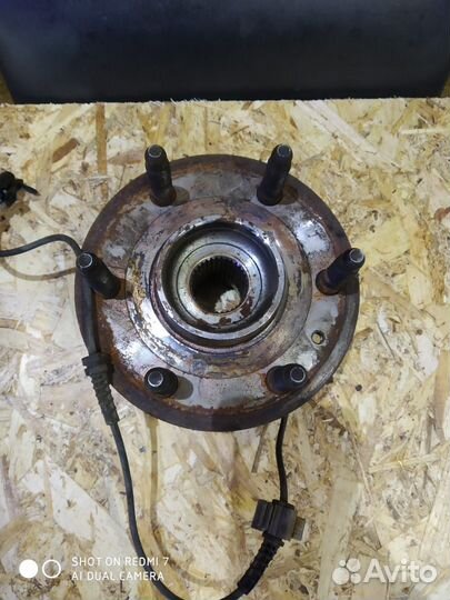 Ступица переднего колеса Tahoe, Escalade 900