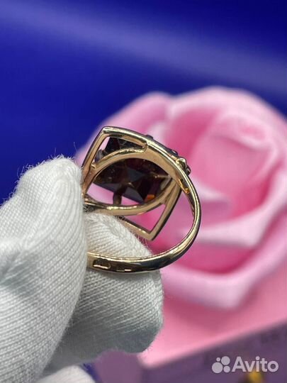 Золотое кольцо вставка гранат размер 18 проба 585