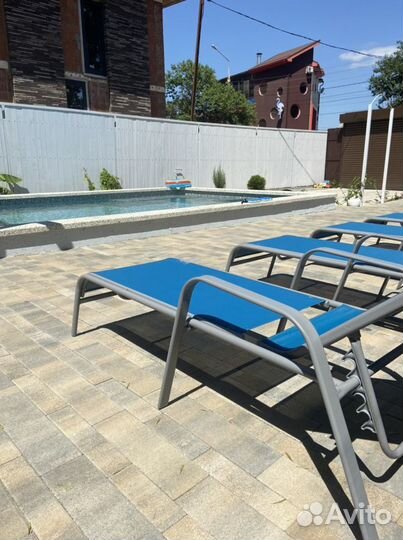 Место для отдыха с бассейном и мангалом