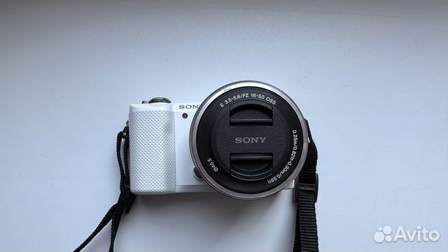 Sony Alpha 5000 белая 20.1 мп