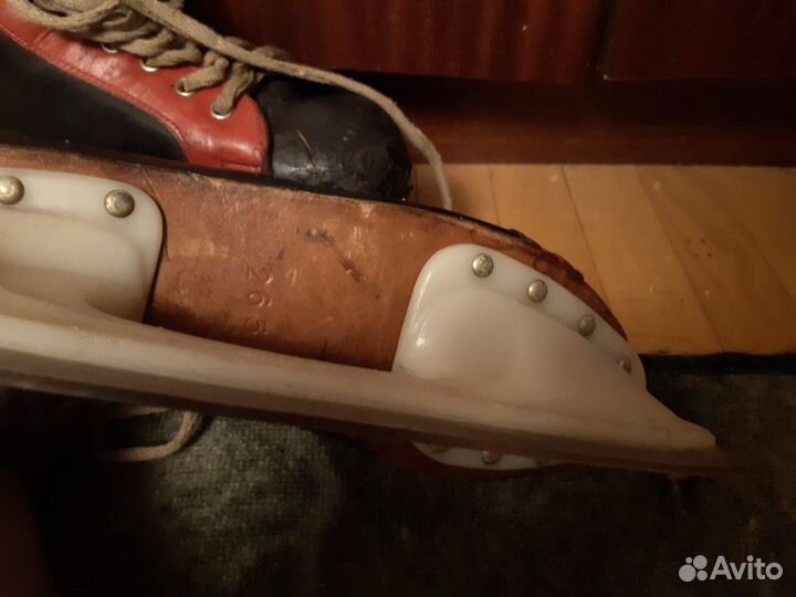 Коньки хоккейные