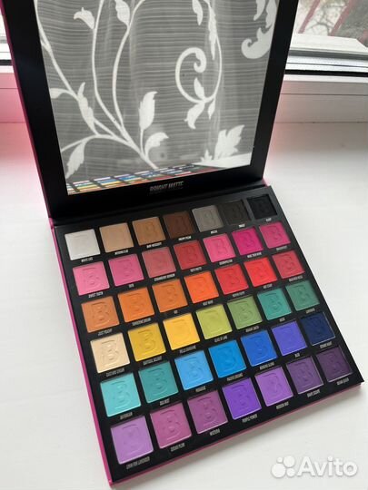 Палетка теней Beauty Bay (оригинал)