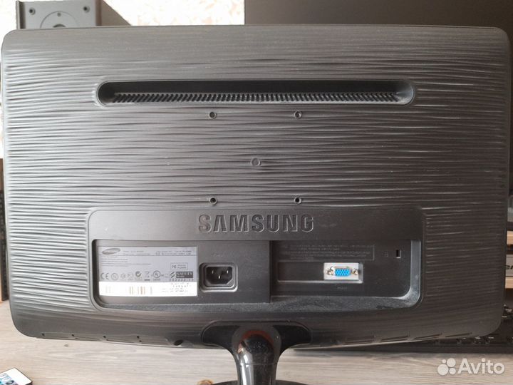 Монитор Samsung SyncMaster B2030 (1600x900)