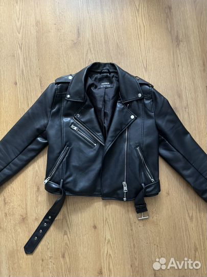 Кожаная куртка pull bear