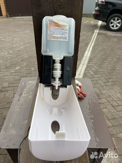 Дозатор для мыла настенный