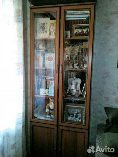 Книжный шкаф