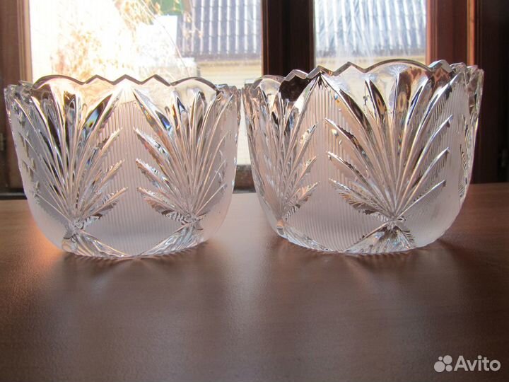 Хрустальные вазы (2 штуки)