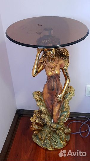 Статуэтка столик