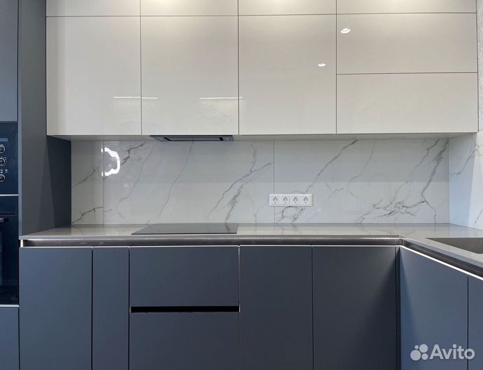 Угловой кухонный гарнитур современный