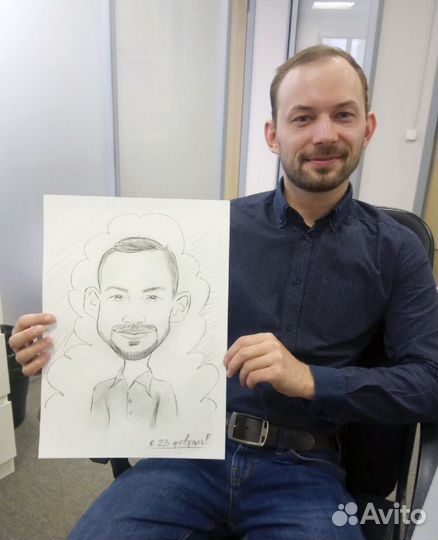 Шаржист рисует на мероприятии