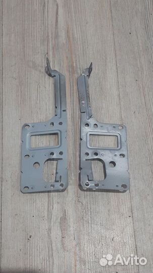 Кронштейн Nissan X-trail T31 Лев, Прав