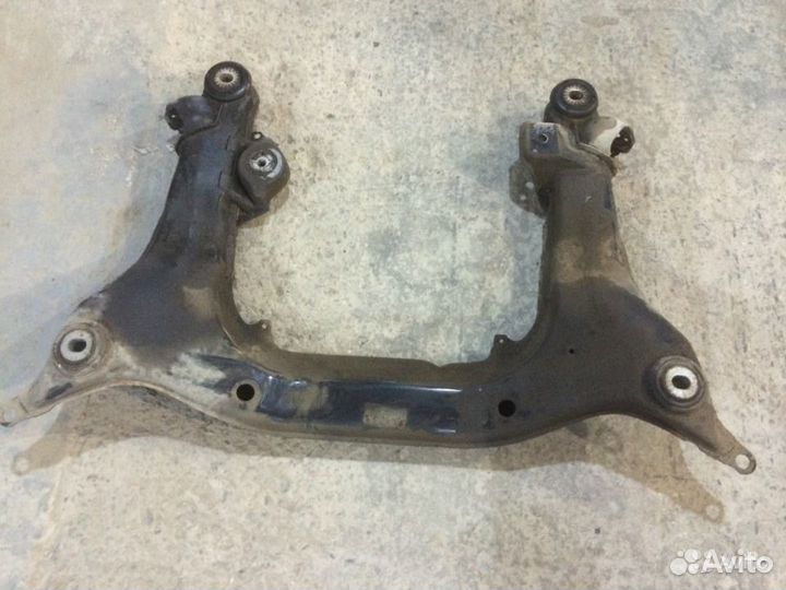 Подрамник двигателя Volkswagen passat B5