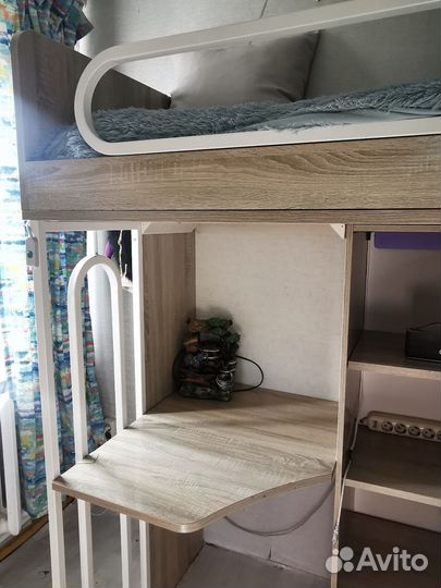 Кровать- чердак со встроенной мебелью