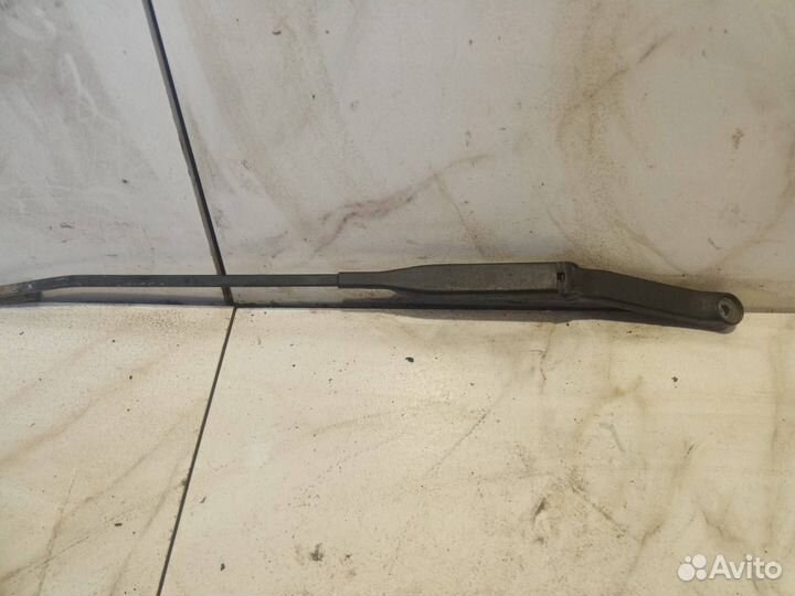 Поводок стеклоочистителя правый Audi 100 4A/C4 4A2