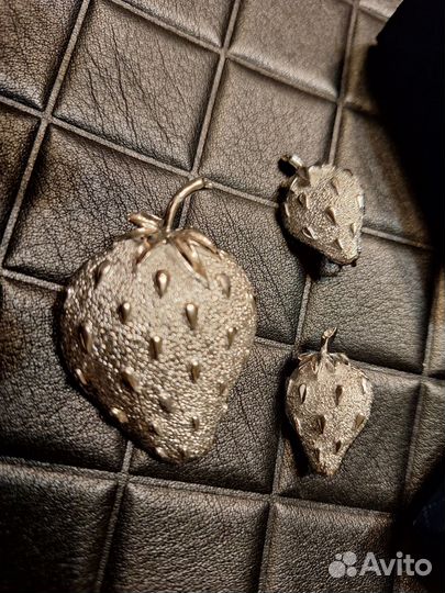 Винтажная брошь и клипсы Sarah Coventry