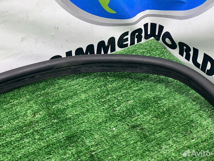 Уплотнитель капота BMW 5 E60/E61 E60 2005