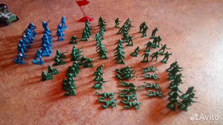 Солдатики и модельки техники