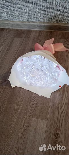 Букет из атласных роз