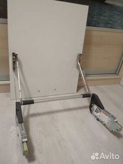 Подъемный вертикальный механизм Blum aventos