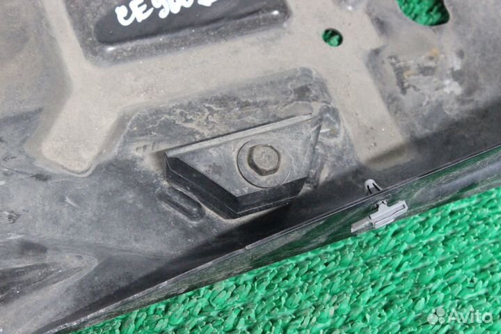 Крепление под аккумулятор Cadillac Escalade GMT900