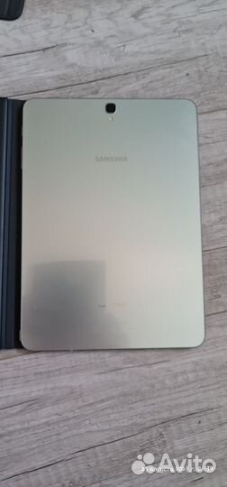 Планшет Samsung Tab S3